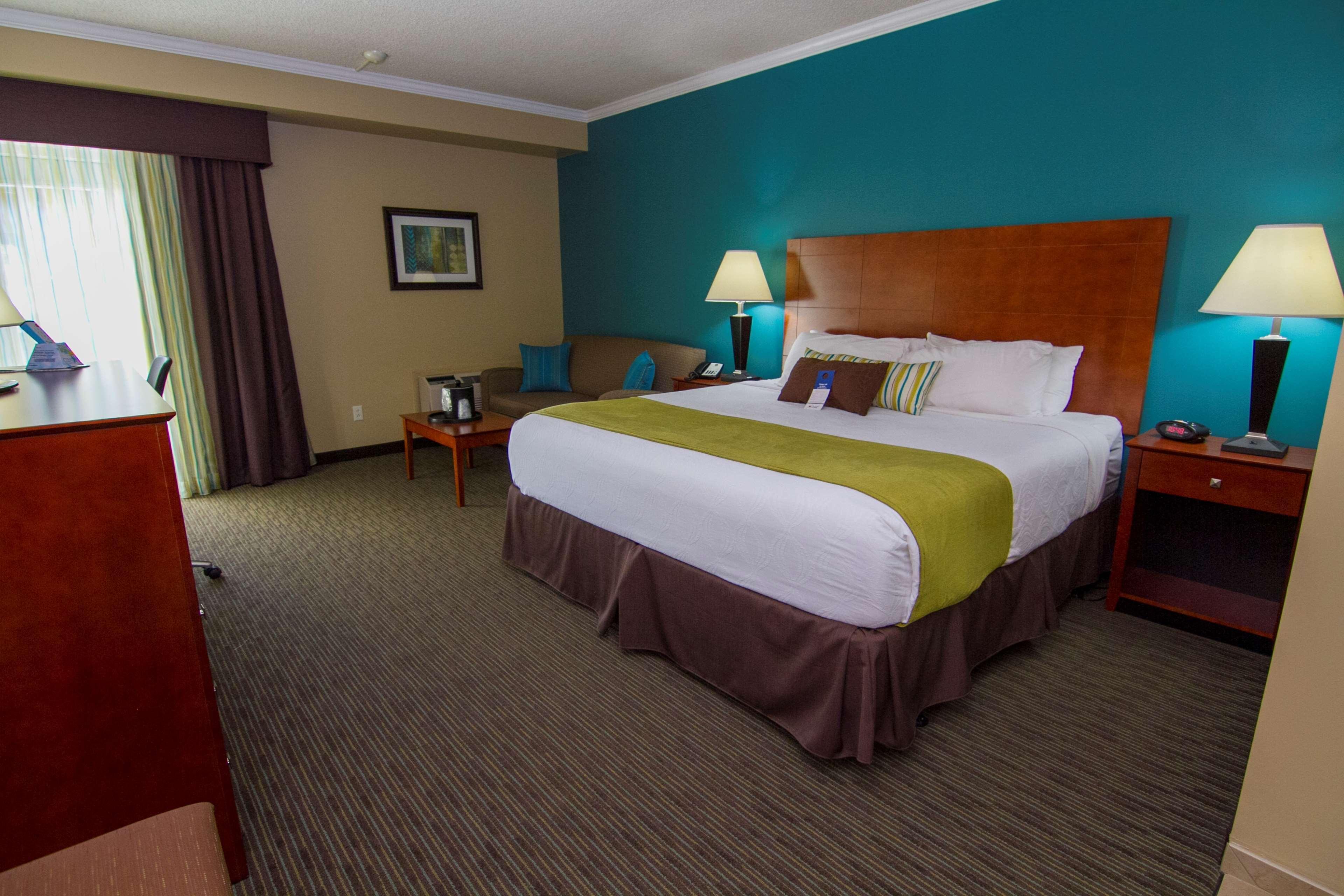 Best Western Plus Plattsburgh Exterior photo