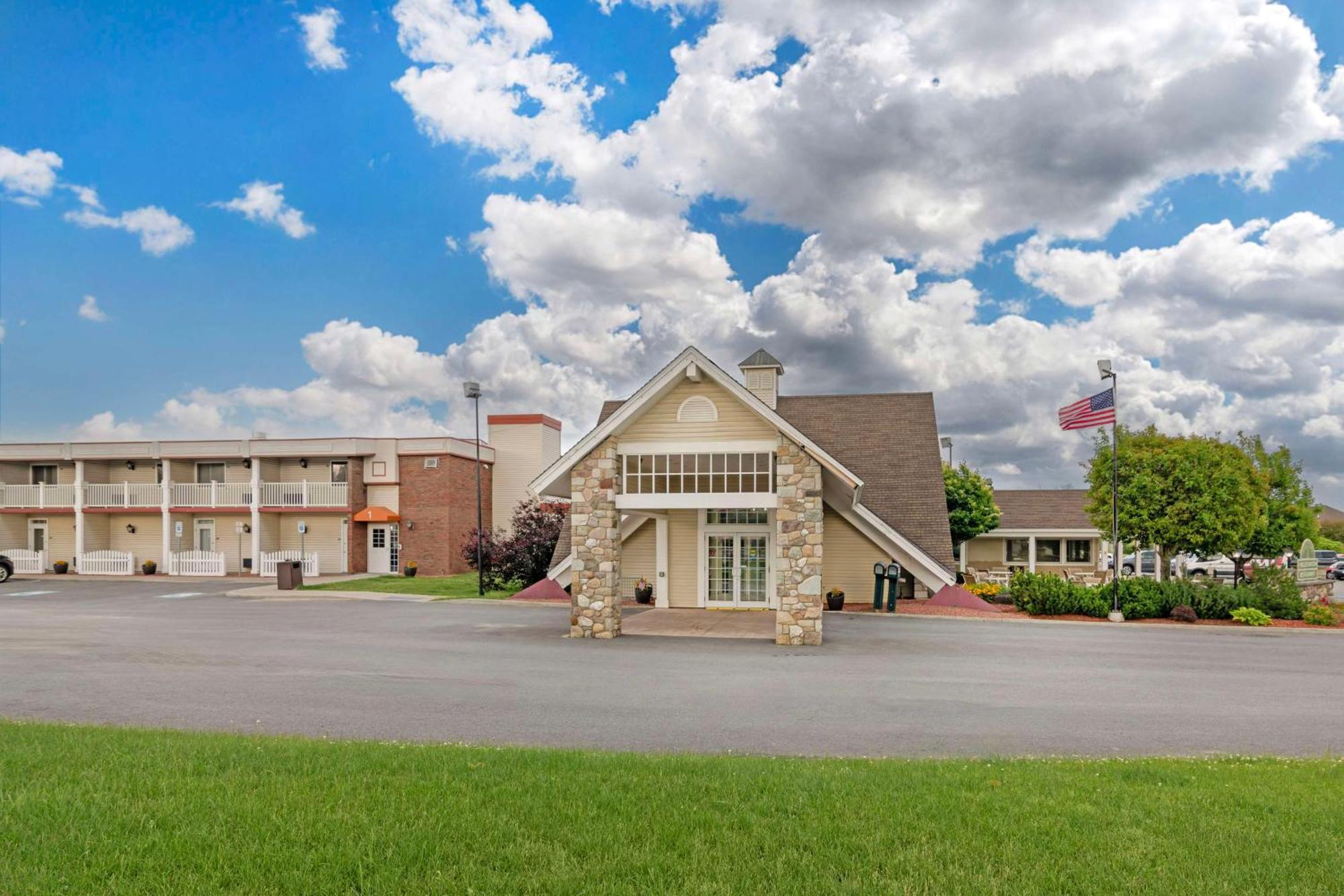 Best Western Plus Plattsburgh Exterior photo