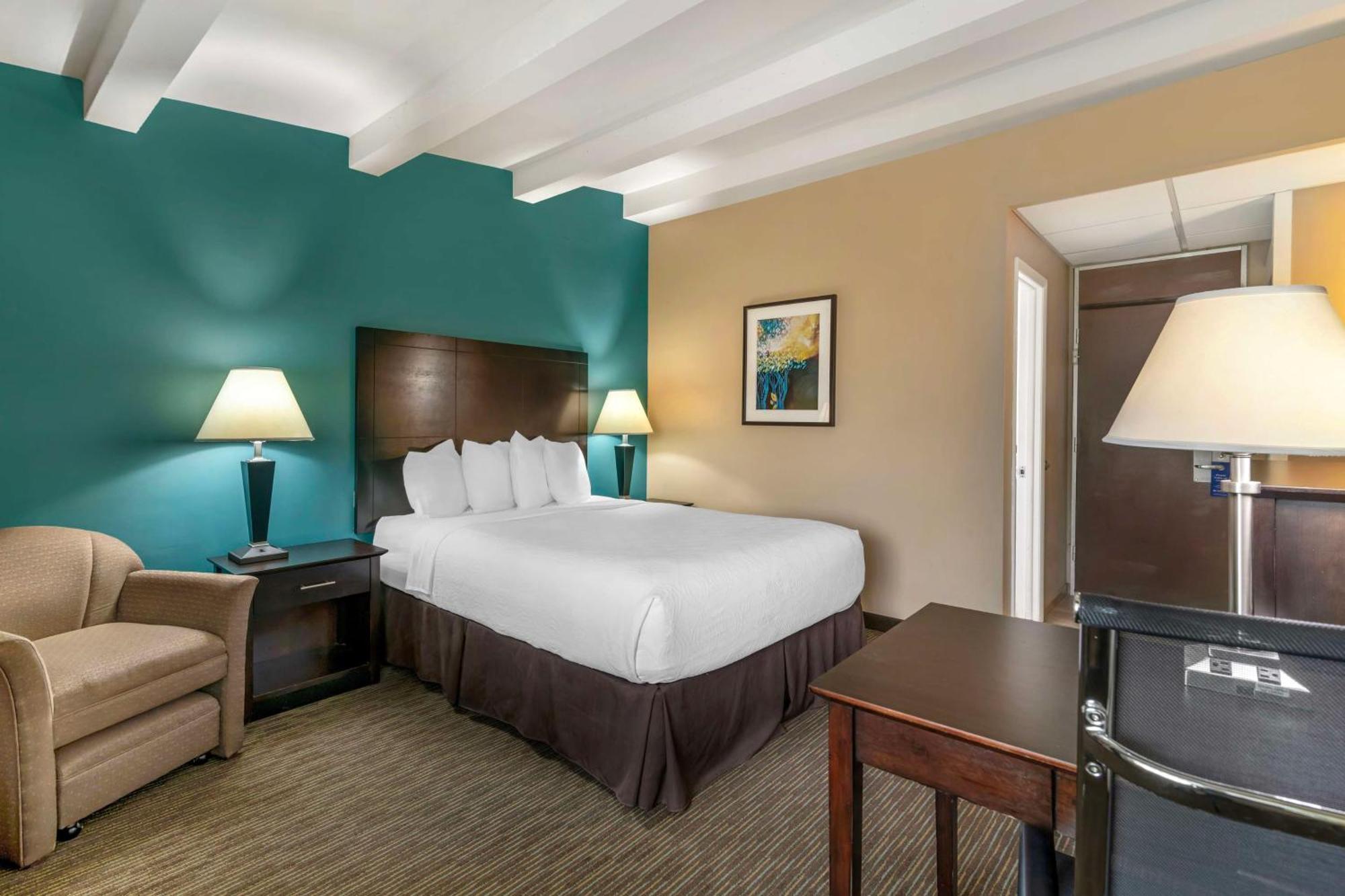Best Western Plus Plattsburgh Exterior photo