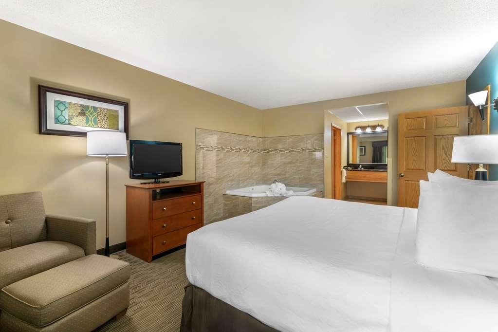 Best Western Plus Plattsburgh Room photo